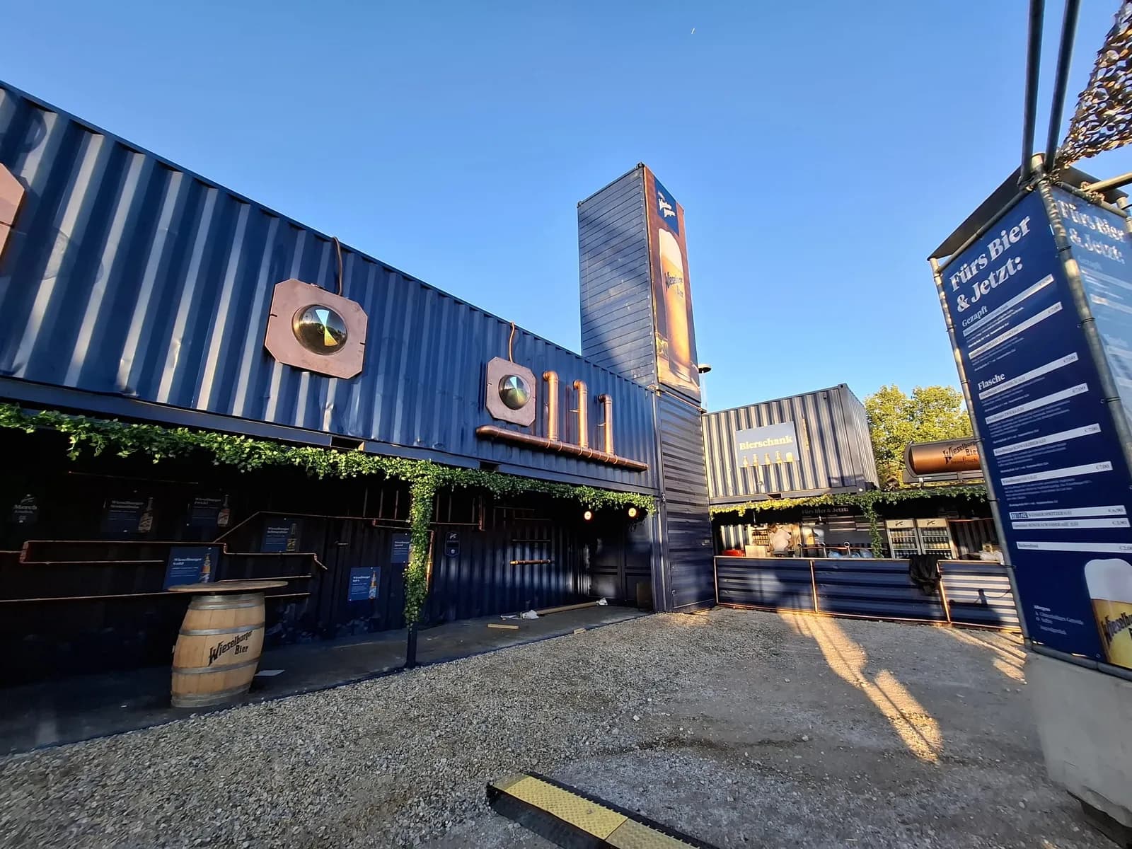 Bar aus Container - im Einsatz beim Frequency – Aufnahme 4 von 7